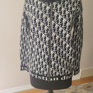 Knitted sweater oblique logo monogram